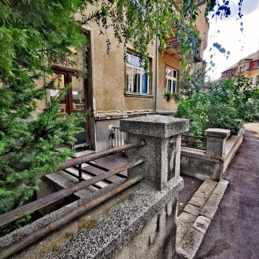 Cozyhome The Castle Apartment - Spacious, Quiet, High Ceiling Bratislava Exterior photo