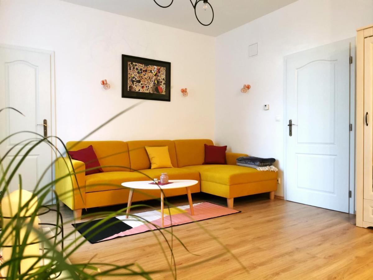 Cozyhome The Castle Apartment - Spacious, Quiet, High Ceiling Bratislava Exterior photo